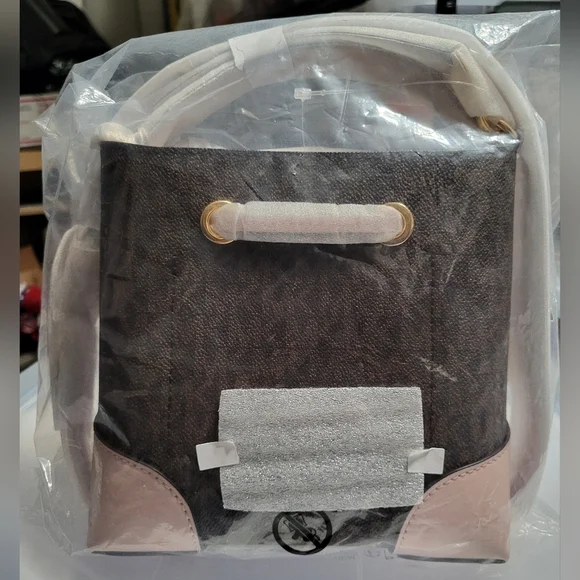 CLEARANCE! Michael Kors Mercer Small Logo Bucket Bag Powder Blush, 7×7.5×4.5 NWT - Picture 5 of 5